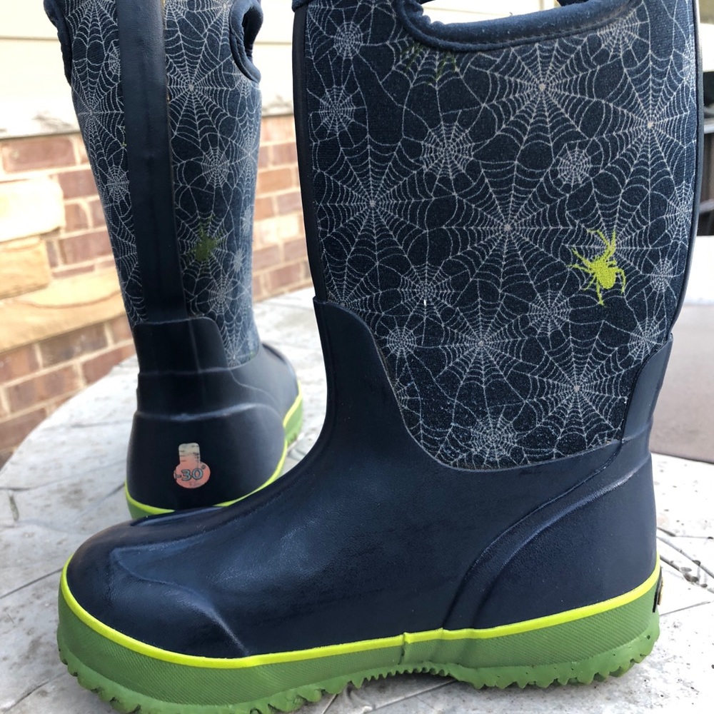 BOGS Youth size 2 boots